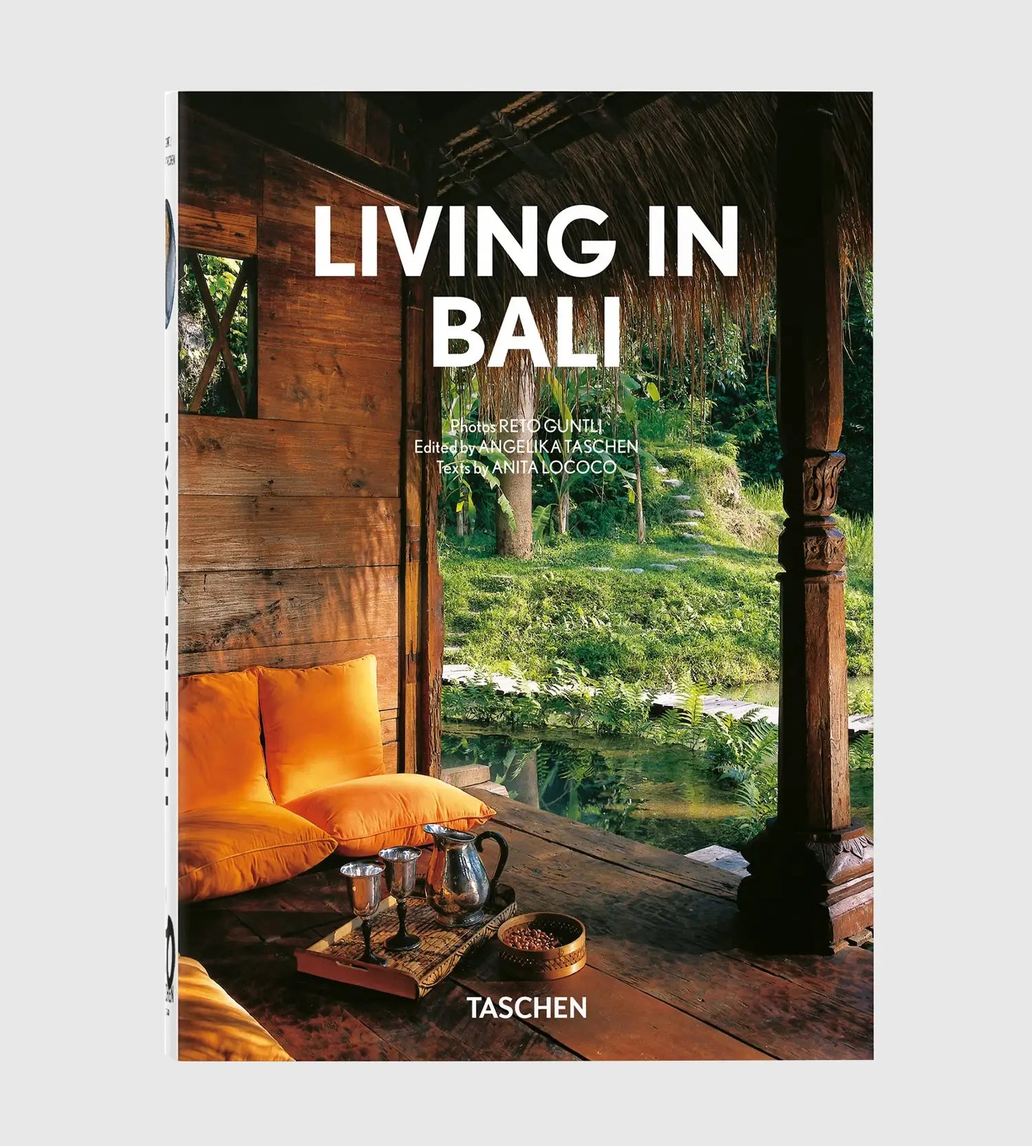 Knyga LIVING IN BALI