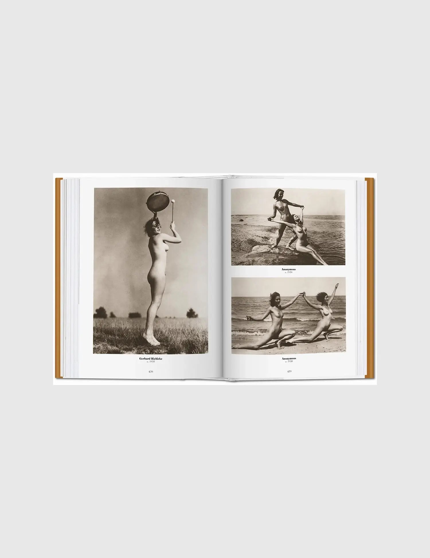 1000 Nudes. A History of Erotic Photography from 1839-1939