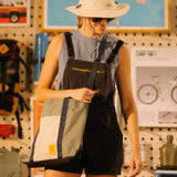 Mountain Essential Tote Black /Neutral