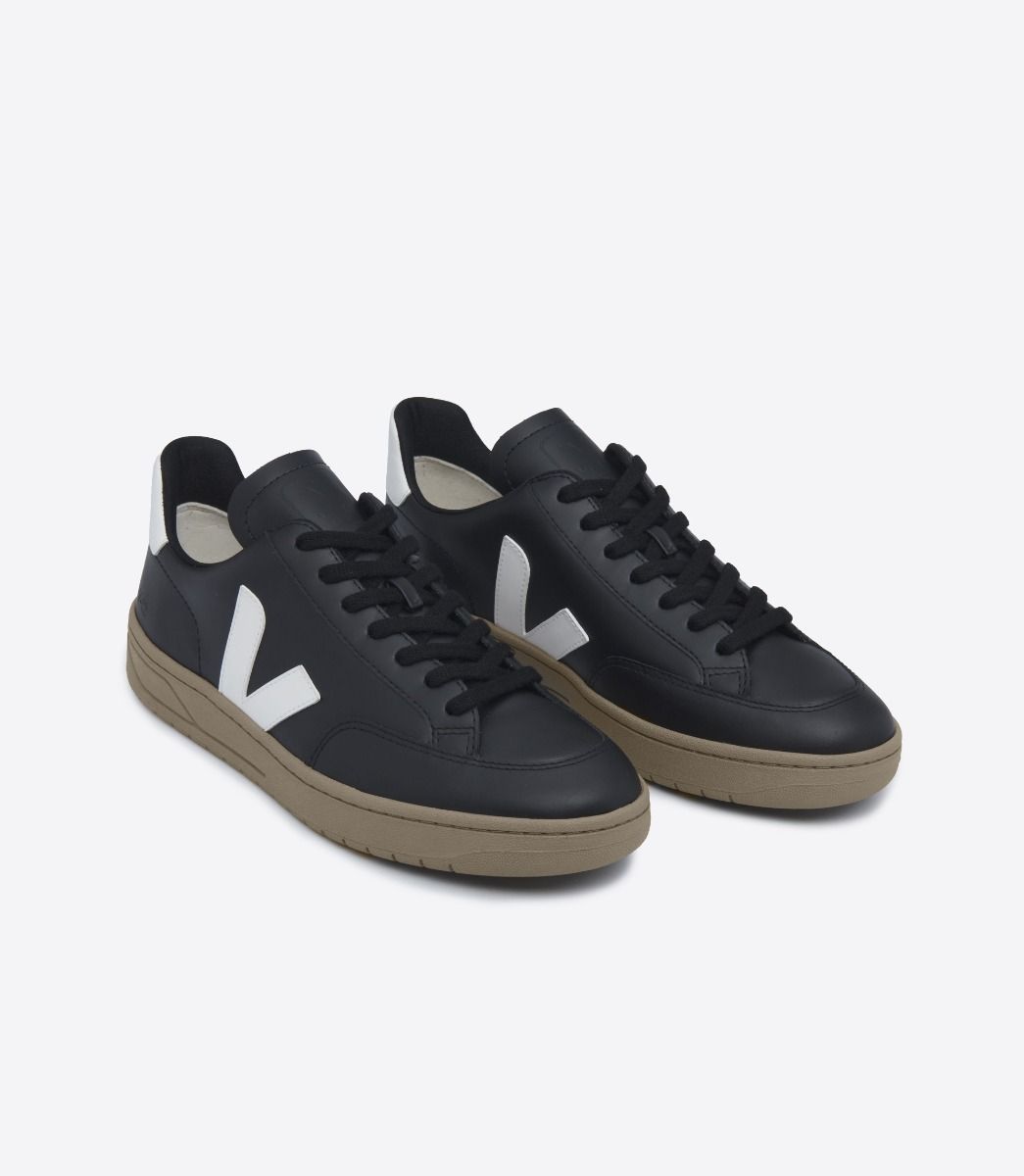 VEJA V-12 LEATHER BLACK WHITE DUNE