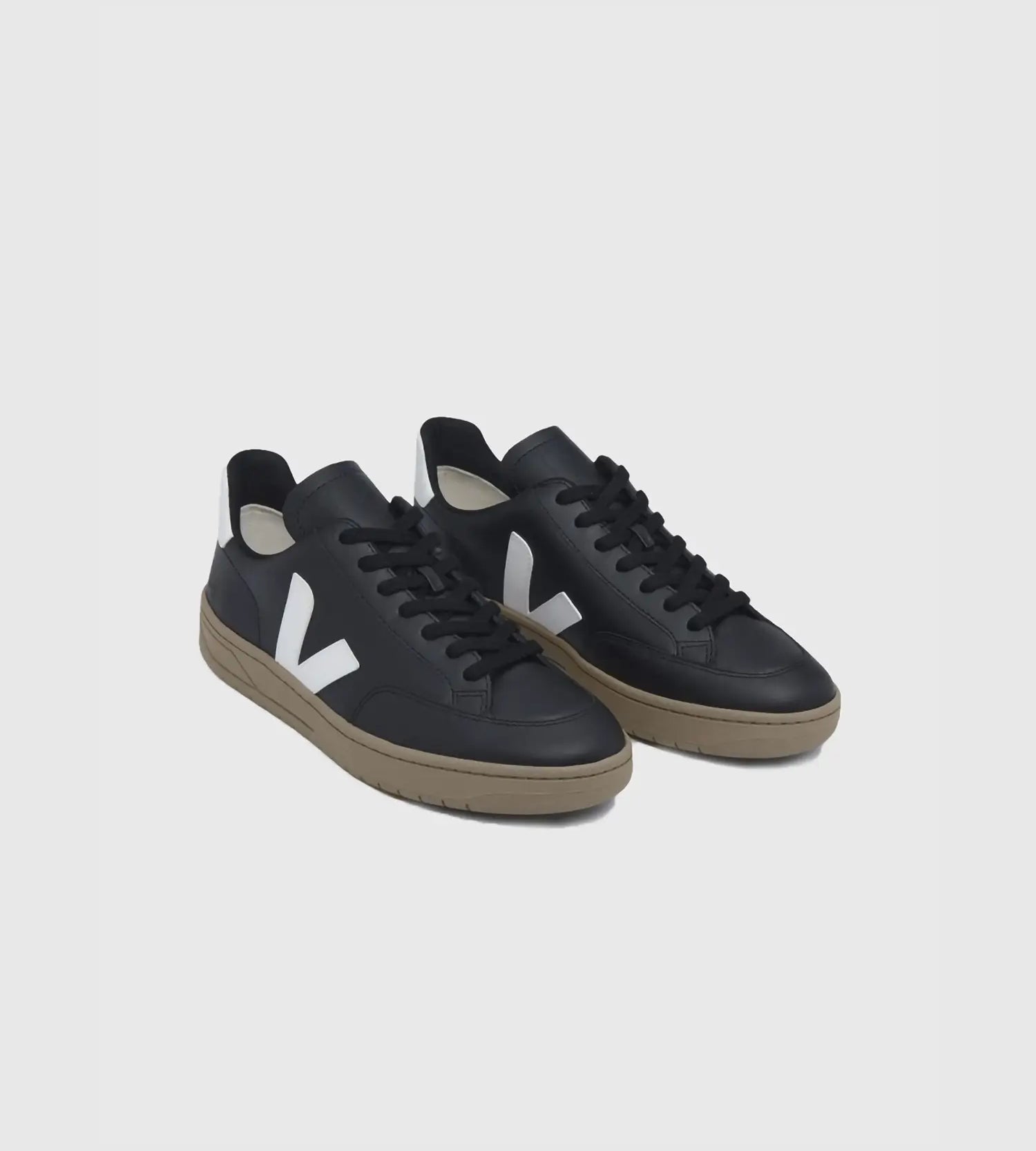 VEJA V-12 LEATHER BLACK WHITE DUNE